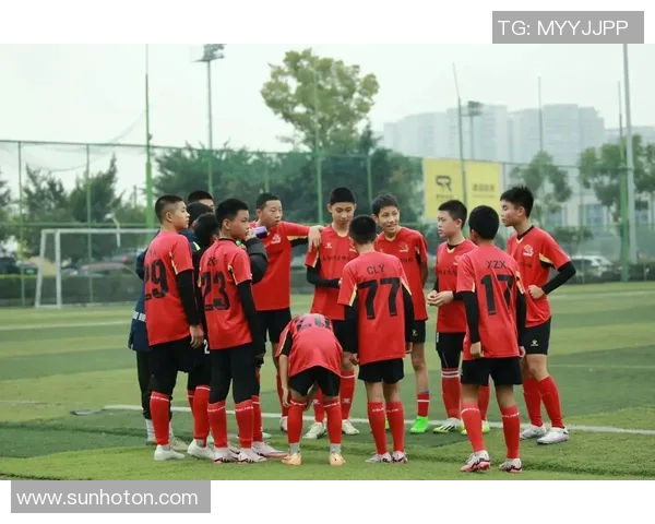 足球明星的周末生活揭秘他们如何放松与休息的独特方式 足球明星的周末生活揭秘他们如何放松与休息的独特方式